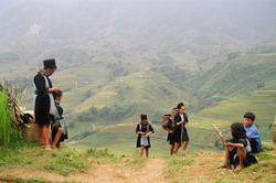 sapa treking tours, trek sapa, sapa trek, adventure tour. hamong hill tribe, dao hill tribe, vietnam adventure
