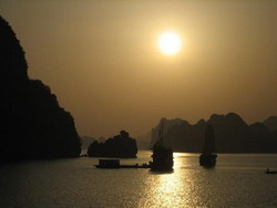 Halong kayak tours, hanoi halong,ha long adventure, water sport, halong trips, ha long cruise