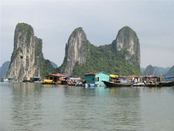 Halong kayak, kayak ha long, tour of Hlaong, halong tour, vietnam adventure, adventure vietnam, on th dragon land. trip in vietnam