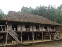 can cau market, bac ha market, adventure tours, viet nam travel, vietnam tours