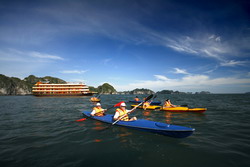 Halong kayak, kayak ha long, tour of Hlaong, halong tour, vietnam adventure, adventure vietnam, on th dragon land. trip in vietnam